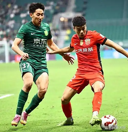 足协杯冷门迭爆：三支中超队出局，国安海港顽强晋级引热议